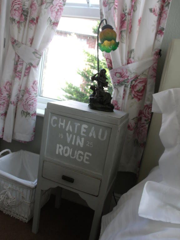 ฮูเรย์ เฮนรี่ส์ เชอริงแฮม Bed & Breakfast เชอริงแงม ภายนอก รูปภาพ