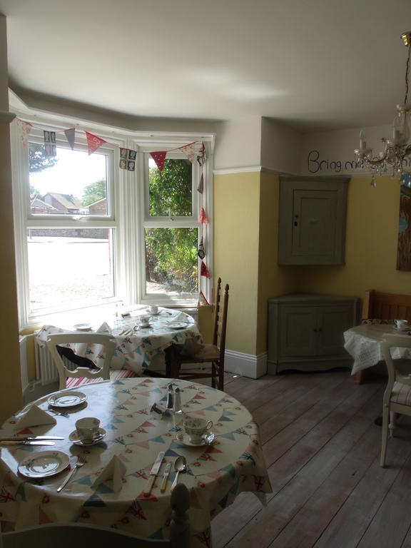 ฮูเรย์ เฮนรี่ส์ เชอริงแฮม Bed & Breakfast เชอริงแงม ภายนอก รูปภาพ