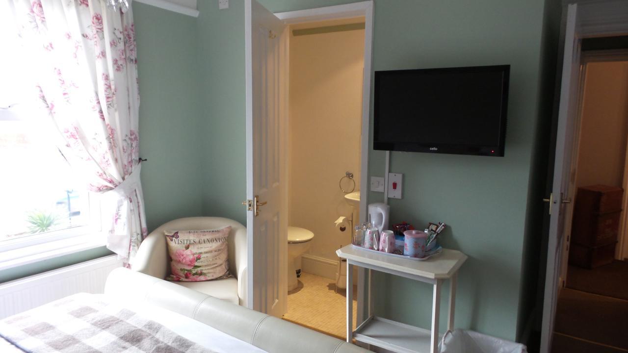 ฮูเรย์ เฮนรี่ส์ เชอริงแฮม Bed & Breakfast เชอริงแงม ภายนอก รูปภาพ