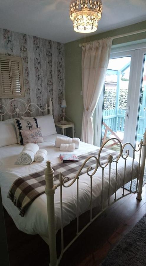 ฮูเรย์ เฮนรี่ส์ เชอริงแฮม Bed & Breakfast เชอริงแงม ภายนอก รูปภาพ