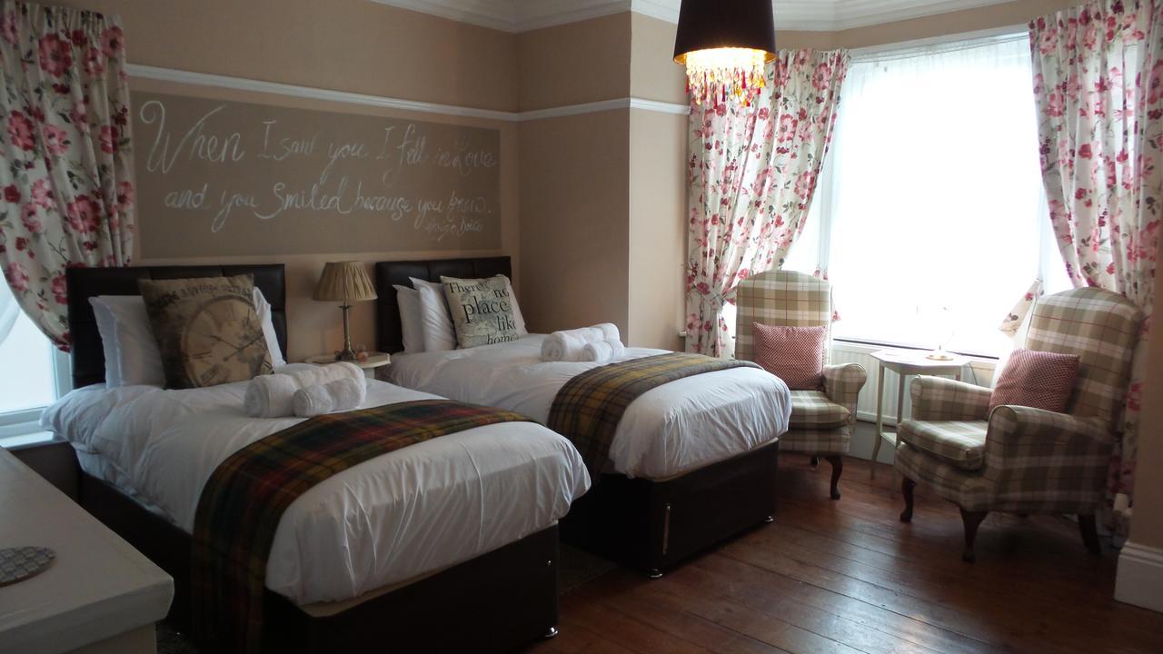 ฮูเรย์ เฮนรี่ส์ เชอริงแฮม Bed & Breakfast เชอริงแงม ภายนอก รูปภาพ
