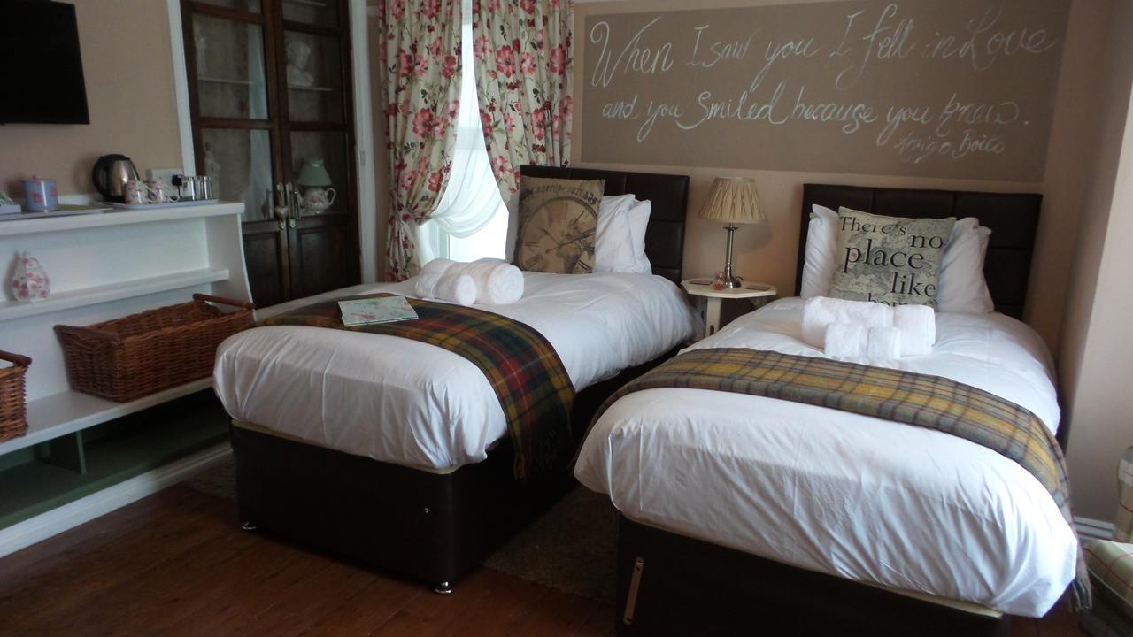 ฮูเรย์ เฮนรี่ส์ เชอริงแฮม Bed & Breakfast เชอริงแงม ภายนอก รูปภาพ